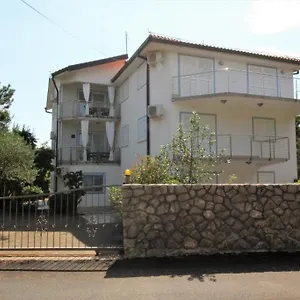 https://apartmani-kreimir-zec.primorje-gorskikotar.com