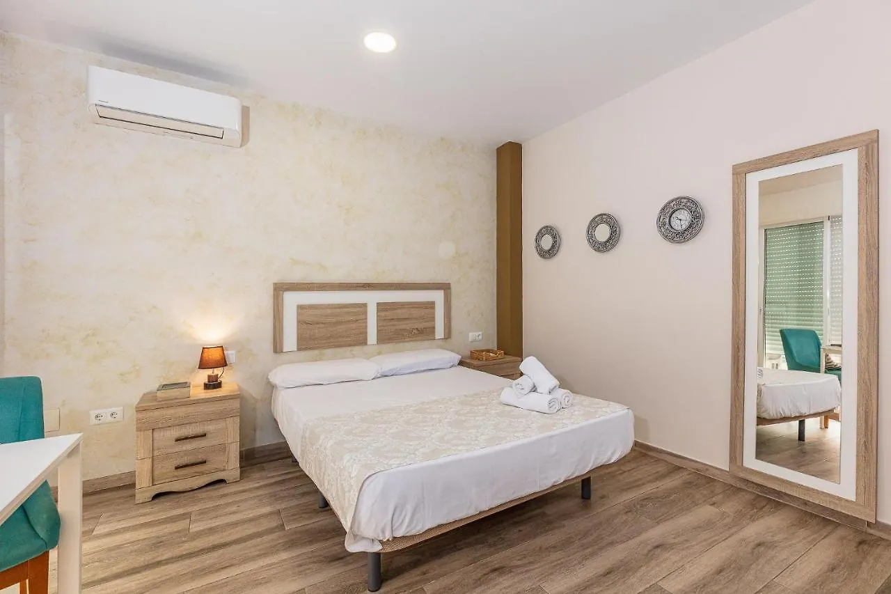 Apartamentos Lola Beach Malaga
