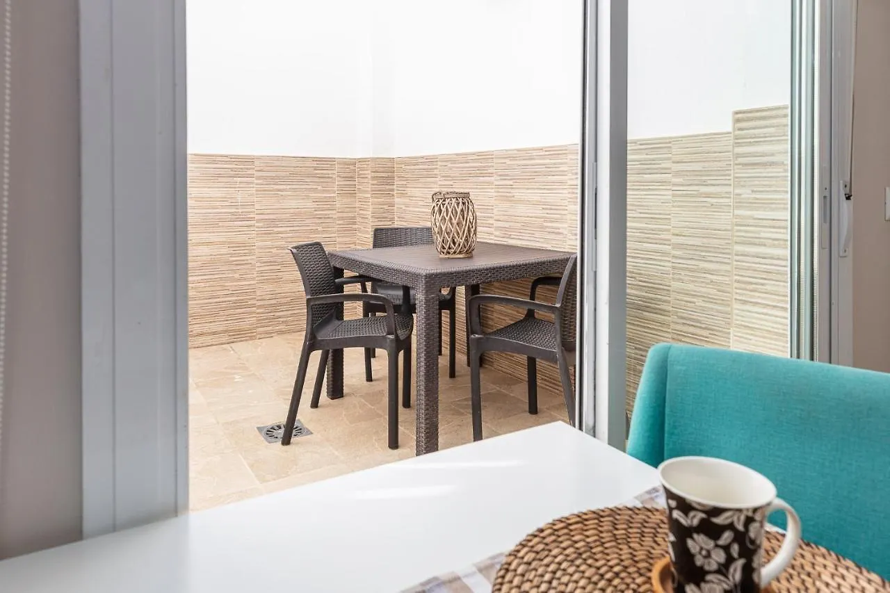 Apartamentos Lola Beach Malaga 0*,  Spain