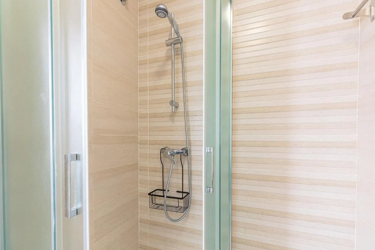 Apartamentos Lola Beach Malaga