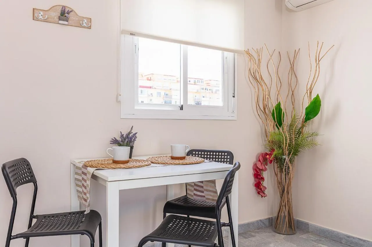 Apartamentos Lola Beach Malaga 0*,